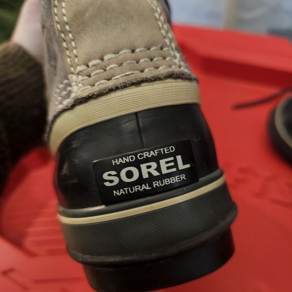 Sorel Women's Fur-Lined Winter Boots - Black and gray Size 10 - Picture 2 of 6